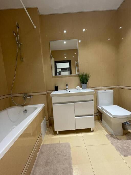 Sky House Premium Apartment In City Center Chişinău Extérieur photo