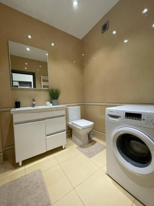 Sky House Premium Apartment In City Center Chişinău Extérieur photo